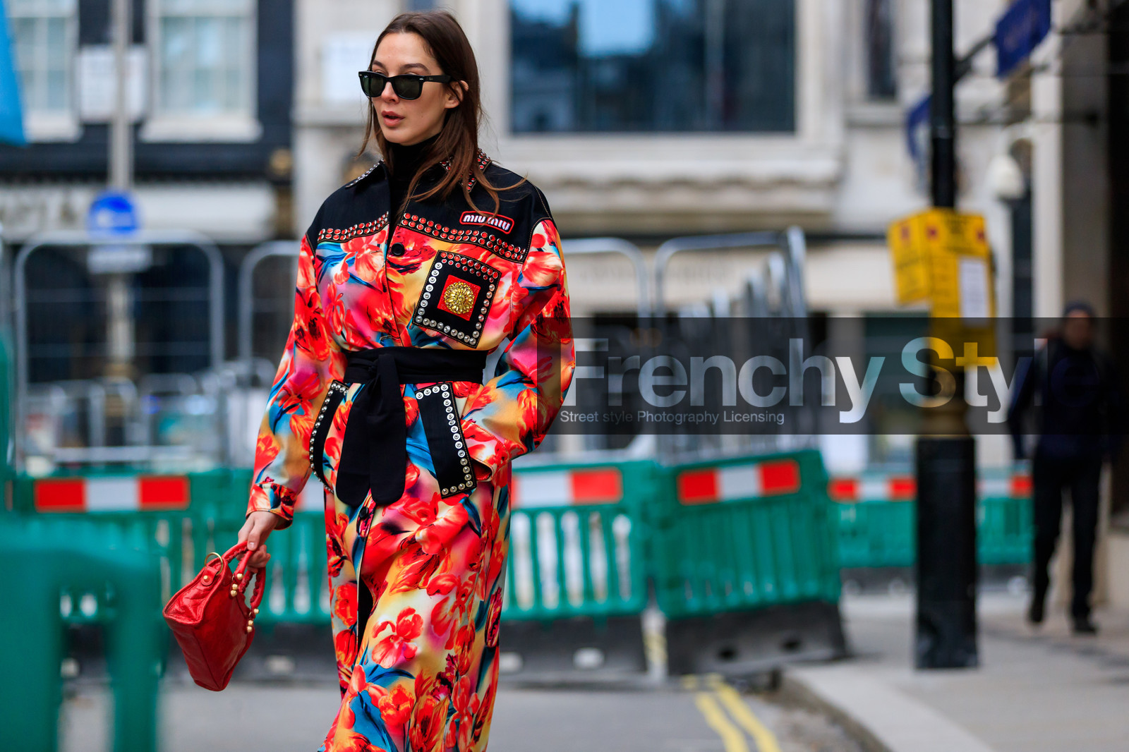 flowers, graphic dress, leather bag, miu miu, printed dress, red bag, red dress, studs, sunglasses, street style, jonathan paciullo, FW, frenchystyle, fashion week, LFW, LONDON, AUTUMN WINTER 2018-2019, AW 18-19, FALL WINTER 2018-2019, FW 18-19, horizontal, atmosphere details, detail, estelle pigault