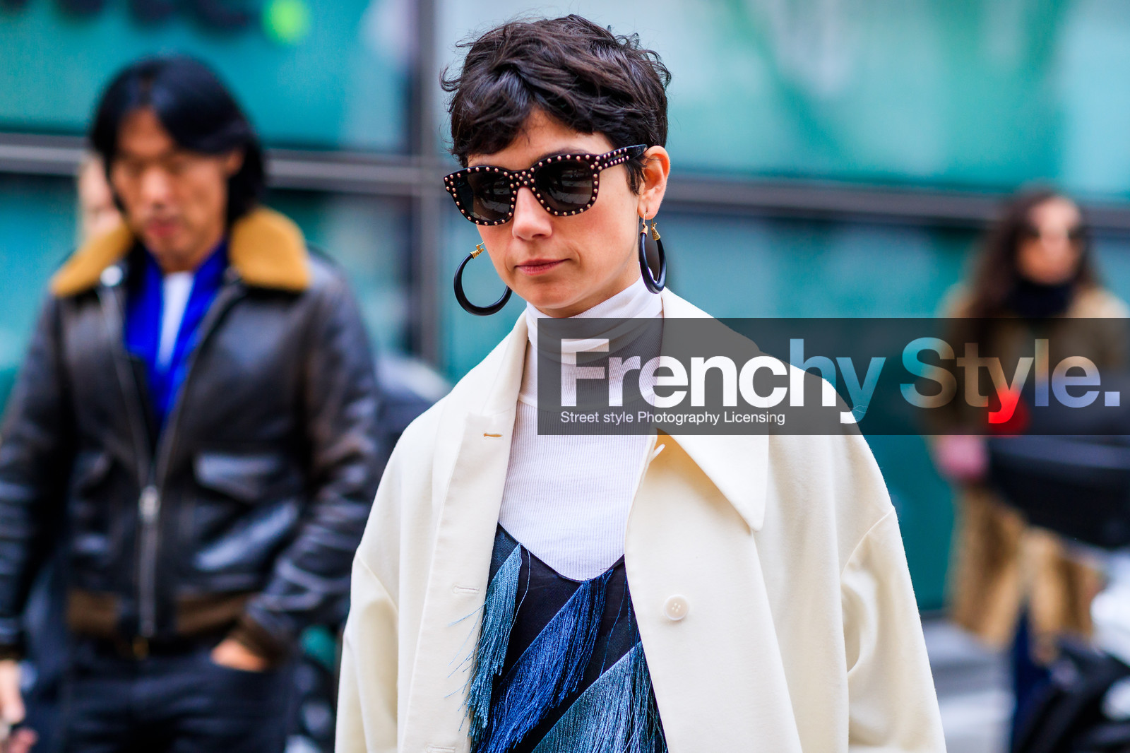 atmosphere details, AUTUMN WINTER 2017-2018, AW 17-18, blue dress, detail, earrings, FALL WINTER 2017-2018, fashion week, frenchystyle, fringes, fun sunglasses, FW, FW 17-18, horizontal, jonathan paciullo, MFW, MILAN, street style, sunglasses, turtleneck sweater, white coat, white sweater