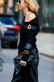 lisa aiken, black pullover, black leather bag, black leather clutch, black leather pants, golden bracelet, big chain bracelet, half shoulder pullover, bottega veneta bag, close up detail, fashion week, frenchystyle, FW, jonathan paciullo, street style, AUTUMN WINTER 2020-2021, FALL WINTER 2020-2021, FW 20-21, vertical, atmosphere details, detail, NYFW, NEW YORK