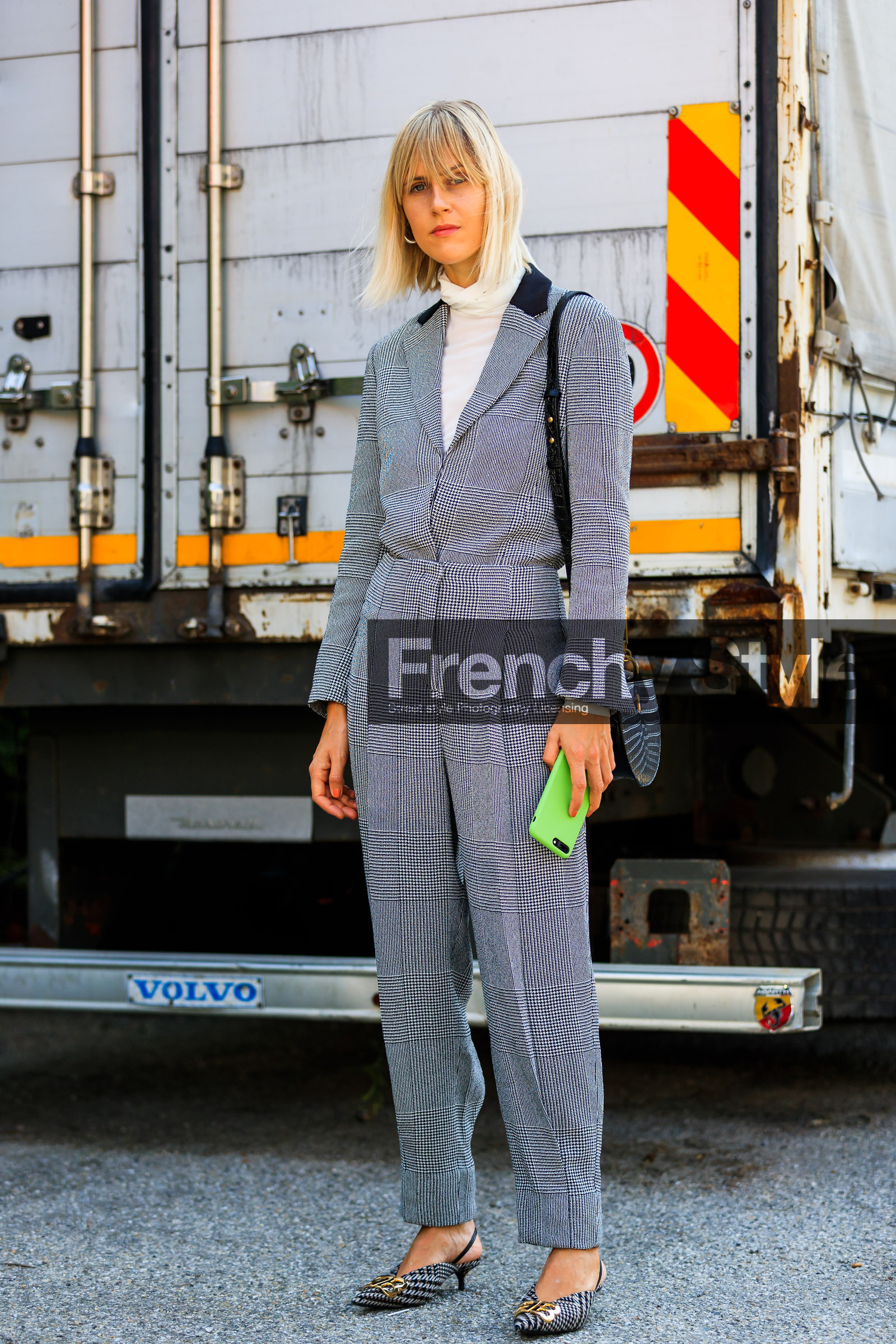 balenciaga, black and white shoes, blazer, checked, graphic jacket, graphic pants, graphic suit, grey jacket, grey pants, grey suit, high heels, houndstooth pattern, iphone, leather bag, leather shoes, linda tol, plaid, printed jacket, printed pants, printed suit, trousers, white sweater, street style, jonathan paciullo, FW, frenchystyle, fashion week, MFW, MILAN, SPRING SUMMER 2019, SS 19, vertical, full length