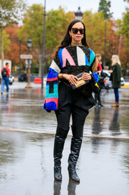 black pullover, multicolor pullover, chanel bag, chanel pullover, chanel necklace, letters necklace, chocker, choker necklace, choker necklace, lurex pullover, golden pullover, golden bag, black leather bag, animal skin bag, black pants, black leather boots, carrot pants, high boots, PARIS, PFW, SPRING SUMMER 2020, SS 20, fashion week, frenchystyle, FW, jonathan paciullo, street style, vertical, full length