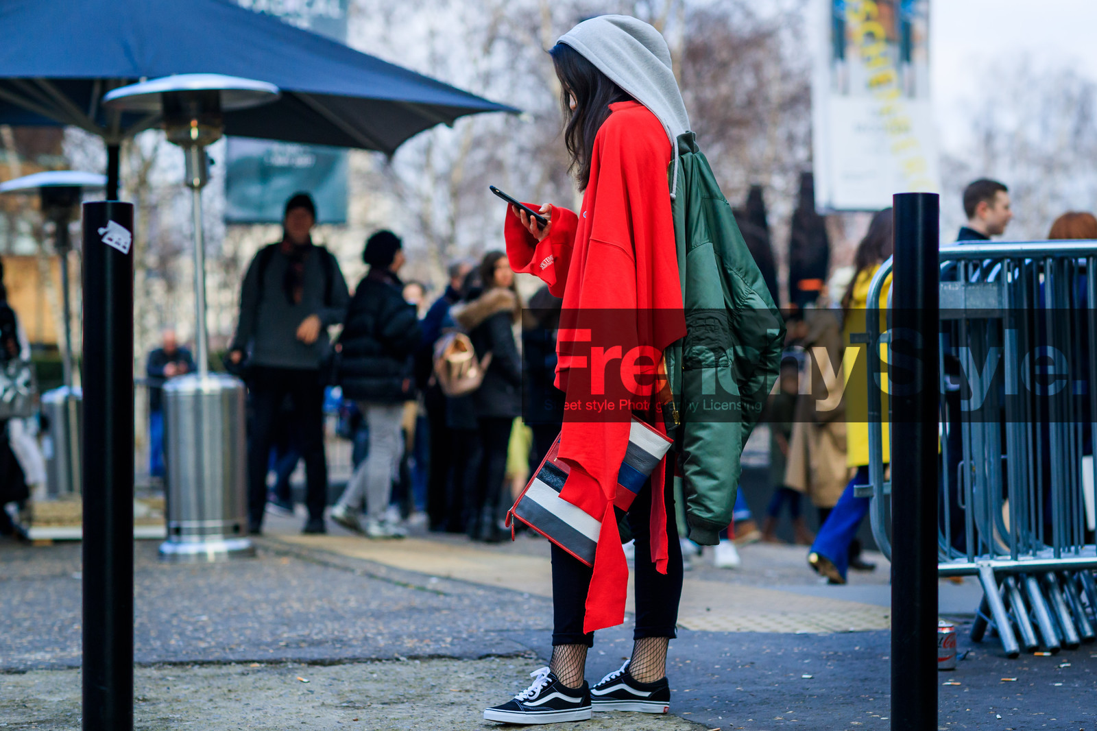 atmosphere details, AUTUMN WINTER 2017-2018, AW 17-18, balenciaga, black denim, black sneakers, blue bag, bomber jacket, denim pants, FALL WINTER 2017-2018, fashion week, fishnet, frenchystyle, full length, FW, FW 17-18, geometric, graphic bag, green jacket, hood, horizontal, jeans, jonathan paciullo, leather bag, LFW, LONDON, oversize, printed bag, red bag, red sweater, street style, striped bag, trousers, vans, vêtements