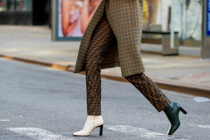 brown pants, brown coat, beige coat, checked coat, monogrammed pants, fendi pants, white leather boots, green leather boots, high heels boots, low boots, legs detail, close up detail, shoes detail, bicolor boots, fashion week, frenchystyle, FW, jonathan paciullo, street style, AUTUMN WINTER 2020-2021, FALL WINTER 2020-2021, FW 20-21, horizontal, atmosphere details, detail, NYFW, NEW YORK