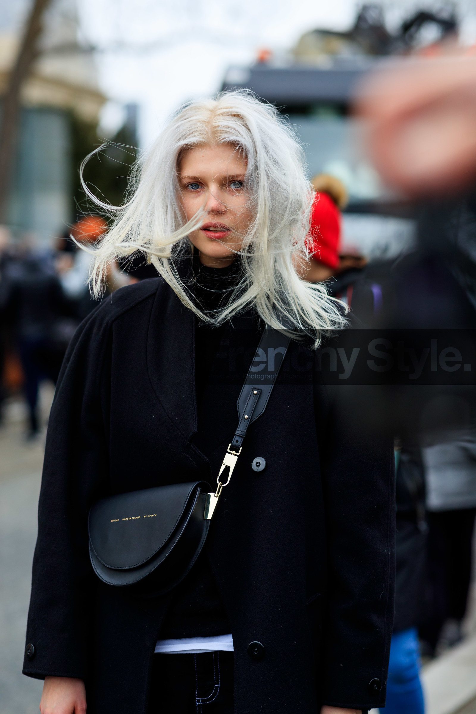 black bag, black jacket, leather bag, model, PARIS, PFW, street style, jonathan paciullo, FW, frenchystyle, fashion week, AUTUMN WINTER 2019-2020, AW 19-20, FALL WINTER 2019-2020, FW 19-20, vertical, atmosphere details, detail