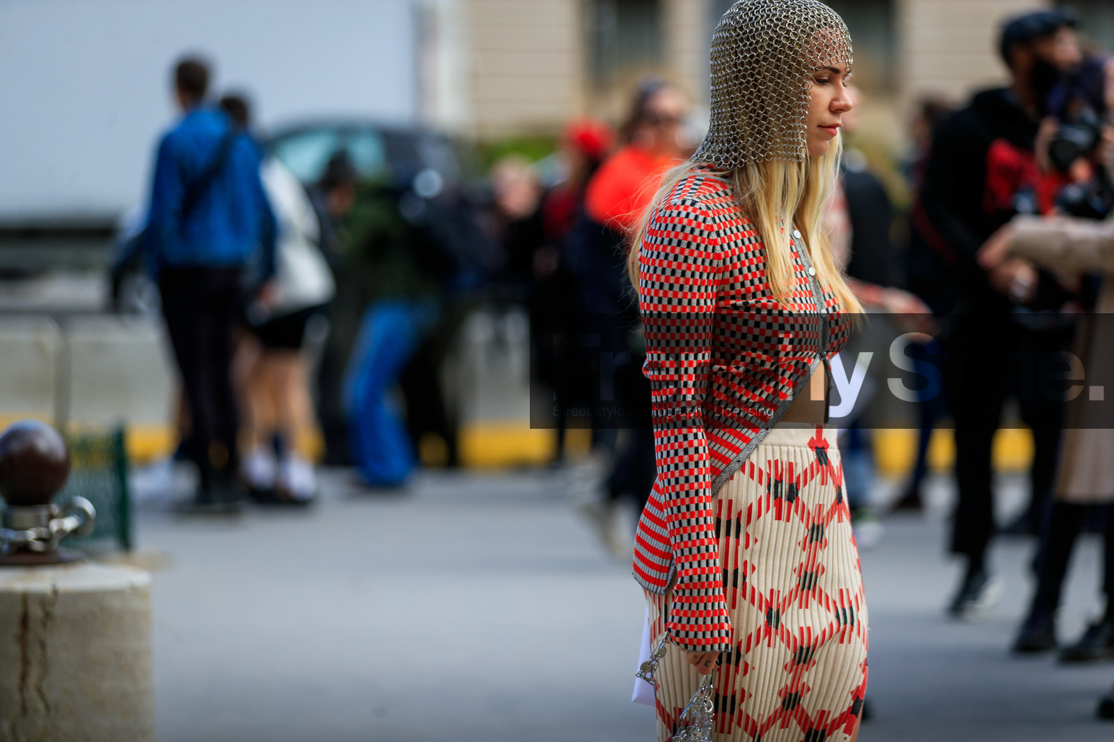 courtney trop, graphic skirt, graphic sweater, hood, leather bag, metallic bag, paco rabanne, printed skirt, printed sweater, red sweater, silver bag, white skirt, PARIS, PFW, street style, jonathan paciullo, FW, frenchystyle, fashion week, AUTUMN WINTER 2019-2020, AW 19-20, FALL WINTER 2019-2020, FW 19-20, horizontal, atmosphere details, detail