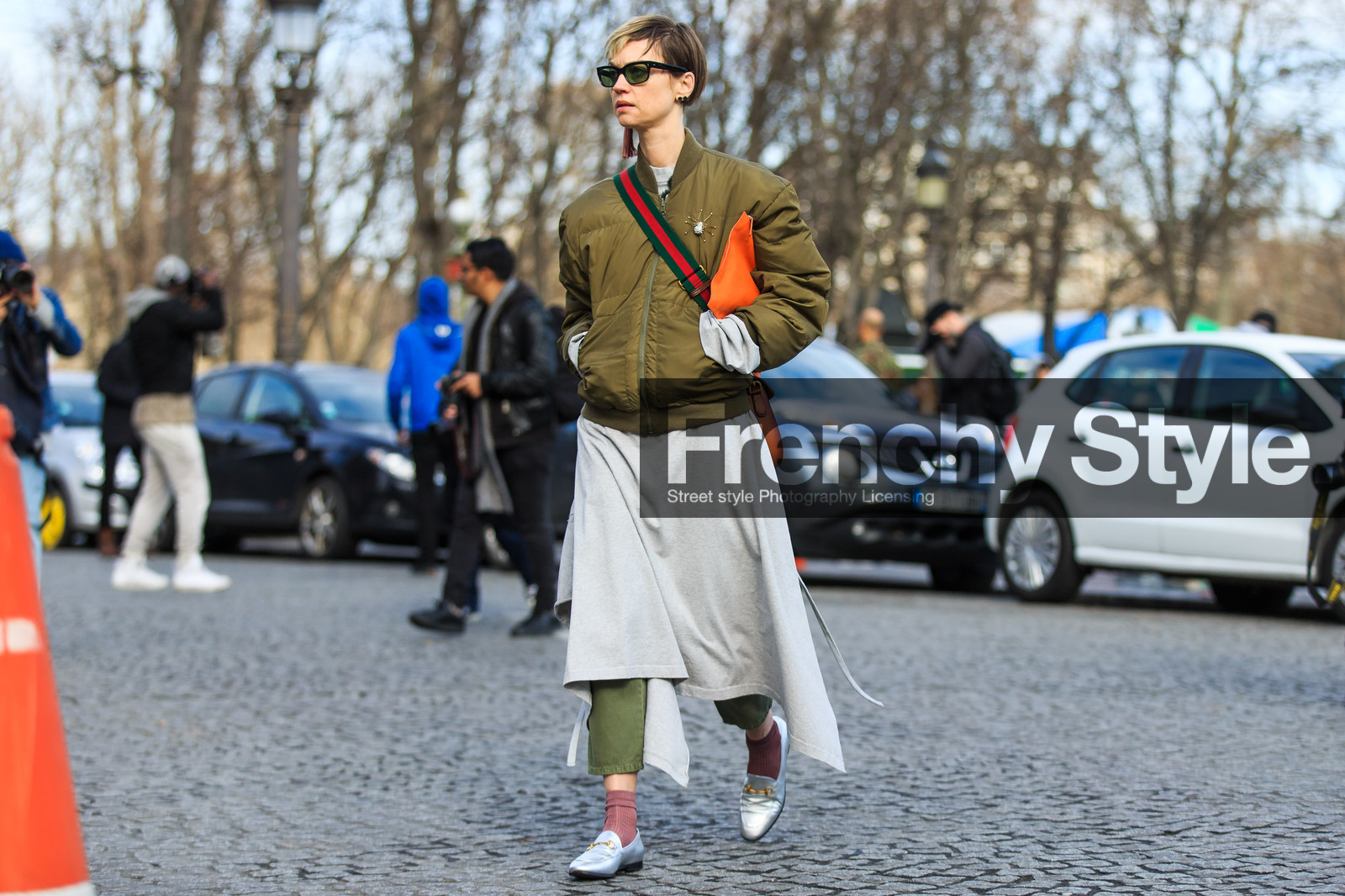 atmosphere details, AUTUMN WINTER 2016-2017, AW 16-17, bomber jacket, brooch, FALL WINTER 2016-2017, fashion week, frenchystyle, full length, FW, FW 16-17, green jacket, green pants, gucci, horizontal, jonathan paciullo, kaki jacket, leather bag, leather shoes, mocassins, orange bag, PARIS, PFW, shiny slippers, silver shoes, street style, sunglasses, trousers, white dress
