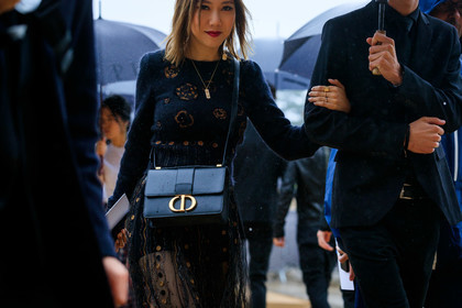 black leather bag, golden buckle bag, dior bag, black pullover, black skirt, sheer skirt, jacquard pullover, embroidered pullover, 30 montaigne bag, fashion week, frenchystyle, FW, jonathan paciullo, street style, SPRING SUMMER 2020, SS 20, PFW, PARIS, horizontal, atmosphere details, detail