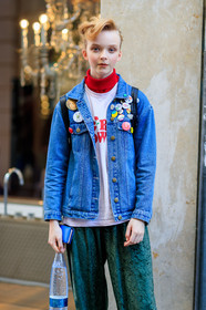 AUTUMN WINTER 2017-2018, AW 17-18, blue denim, denim pants, detail, FALL WINTER 2017-2018, fashion week, frenchystyle, FW, FW 17-18, green pants, jonathan paciullo, lily nova, MFW, MILAN, model, pins, red sweater, street style, trousers, vertical, white top