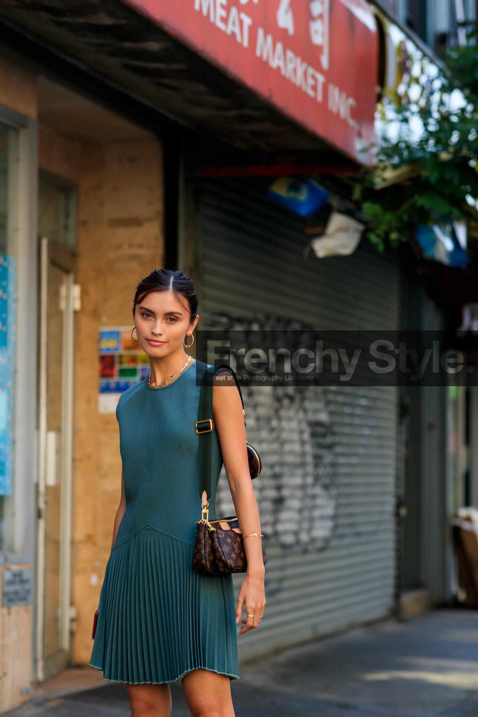 blue dress, brown bag, Chriselle Lim, graphic bag, leather bag, louis vuitton, monogram, pleats, printed bag, sarah ellen, street style, jonathan paciullo, FW, frenchystyle, fashion week, NEW YORK, NYFW, SPRING SUMMER 2020, SS 20, vertical, detail, atmosphere details