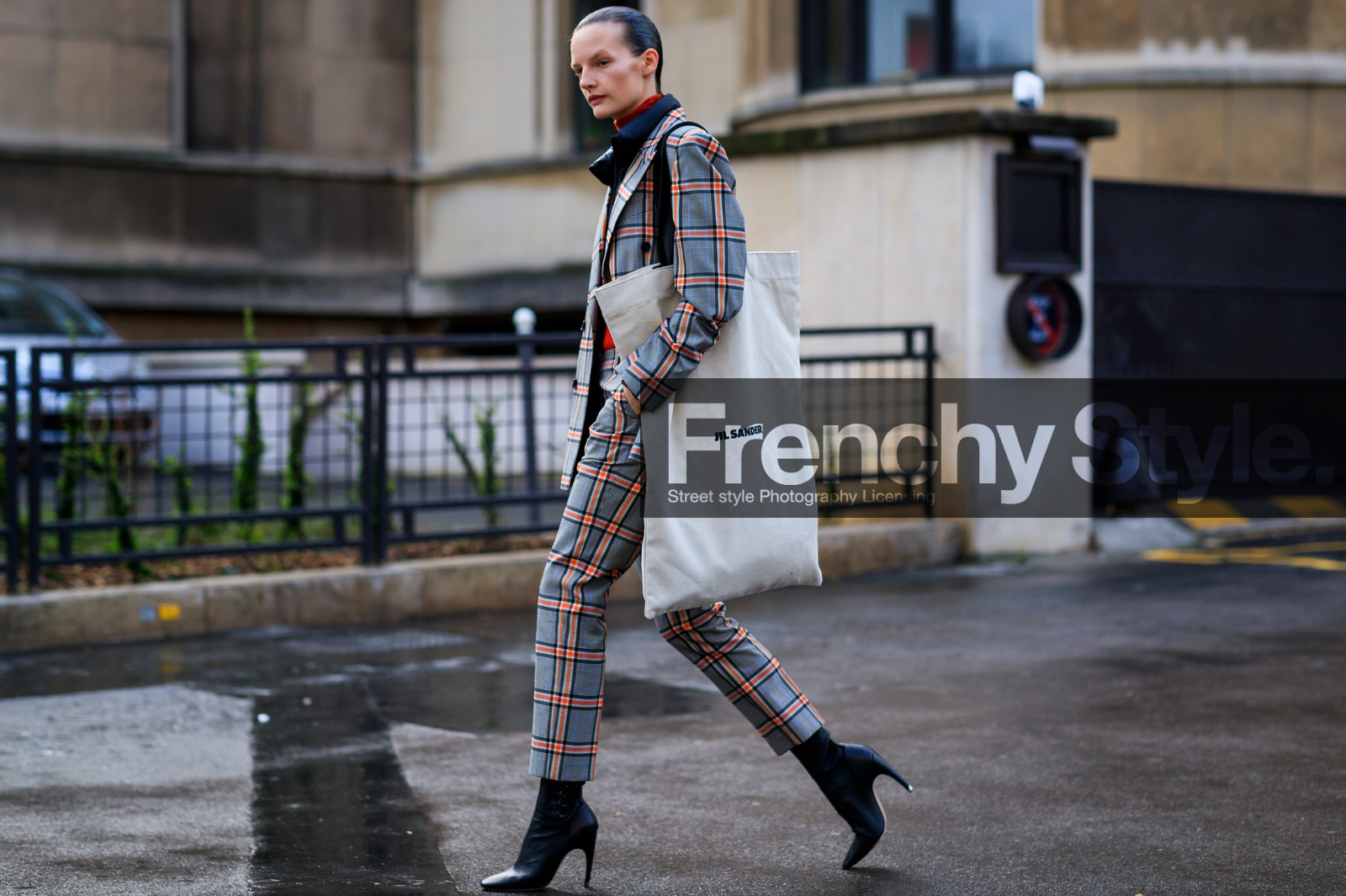 beige bag, black shoes, blazer, checked, graphic jacket, graphic pants, grey jacket, grey pants, grey suit, high heels, jil sander, leather bag, leather shoes, model, plaid, printed jacket, printed pants, pulled back hair, tote bag, trousers, wet hair, PARIS, PFW, street style, jonathan paciullo, FW, frenchystyle, fashion week, AUTUMN WINTER 2019-2020, AW 19-20, FALL WINTER 2019-2020, FW 19-20, horizontal, atmosphere details, full length