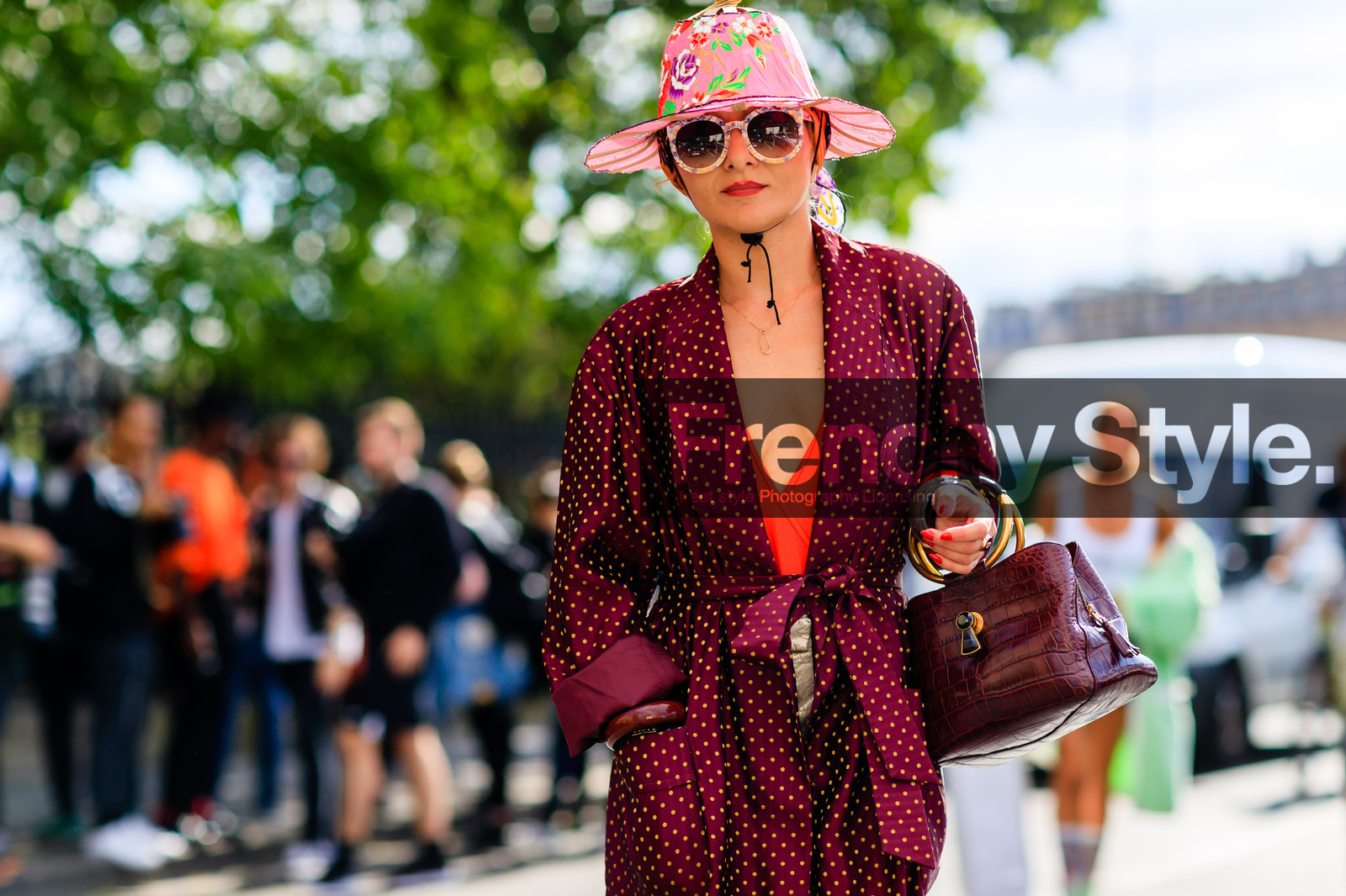 atmosphere details, bordeaux, burgundy, catherine baba, detail, fashion week, floral, flower, frenchystyle, FW, horizontal, jonathan paciullo, leather bag, PARIS, PFW, pink hat, printed jacket, red bag, red jacket, robe, SPRING SUMMER 2017, SS 17, street style, sunglasses