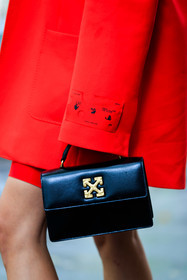 black leather bag, black bag, hand bag, off white bag, bag detail, close up detail, red shorts, off white total look, regina anikiy, fashion week, frenchystyle, FW, jonathan paciullo, street style, PFW, PARIS, AUTUMN WINTER 2021-2022, FALL WINTER 2021-2022, FW 21-22, vertical, atmosphere details, detail
