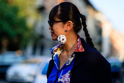 atmosphere details, blue shirt, braids, detail, earrings, fashion week, floral, flower, frenchystyle, FW, horizontal, jonathan paciullo, leaf greener, MFW, MILAN, prada, printed shirt, SPRING SUMMER 2017, SS 17, street style, sunglasses