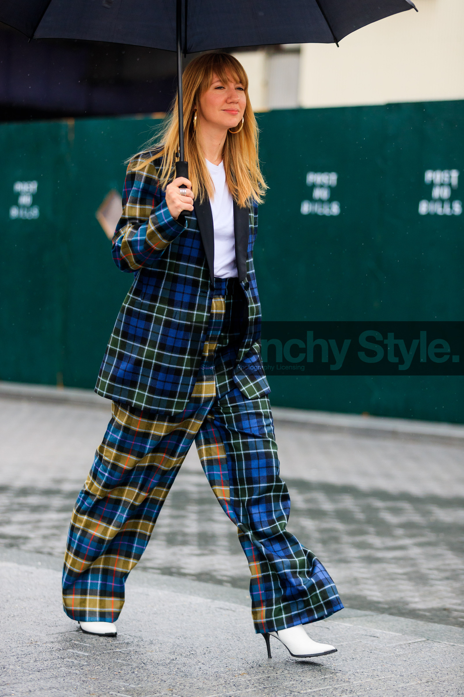 blazer, blue jacket, blue pants, blue suit, checked, checked jacket, checked pants, checked suit, graphic jacket, graphic pants, graphic suit, plaid, printed jacket, printed pants, printed suit, tartan, trousers, white t shirt, street style, jonathan paciullo, FW, frenchystyle, fashion week, NYFW, NEW YORK, AUTUMN WINTER 2018-2019, AW 18-19, FALL WINTER 2018-2019, FW 18-19, vertical, full length, lisa aiken