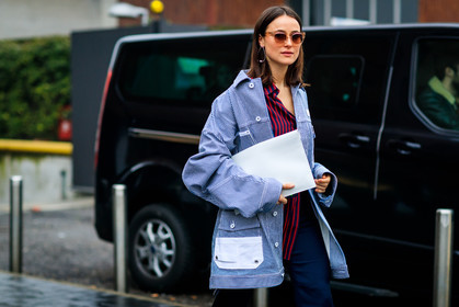 atmosphere details, AUTUMN WINTER 2017-2018, AW 17-18, blue jacket, detail, earrings, FALL WINTER 2017-2018, fashion week, frenchystyle, FW, FW 17-18, horizontal, jonathan paciullo, lena lademann, MFW, MILAN, navy pants, printed jacket, printed shirt, red shirt, street style, striped jacket, striped shirt, stripes, sunglasses, trousers, white clutch