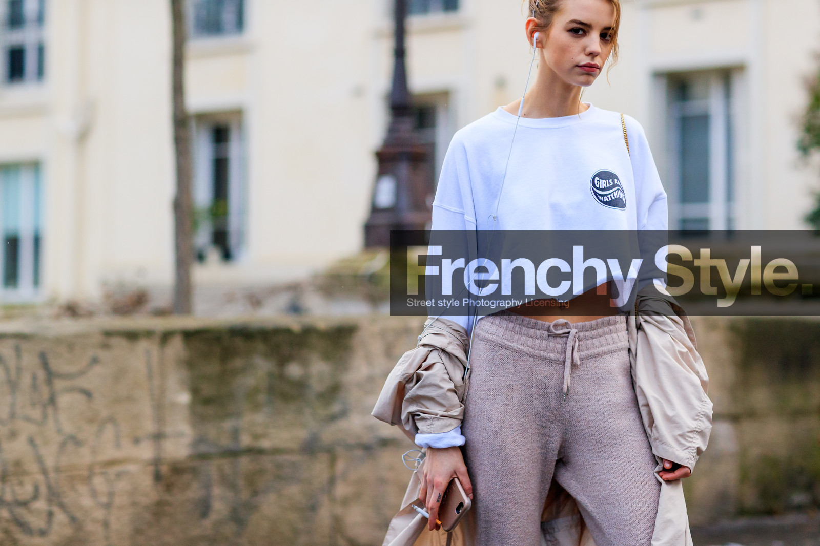 atmosphere details, AUTUMN WINTER 2017-2018, AW 17-18, beige coat, cropped top, detail, FALL WINTER 2017-2018, fashion week, frenchystyle, FW, FW 17-18, horizontal, jonathan paciullo, model, off the shoulder, PARIS, PFW, pink pants, street style, sweatpants, trench coat, trousers, white sweater
