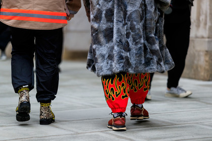 black pants, Fur coat, graphic pants, grey coat, grey fur, leather shoes, printed pants, red sneakers, sweatpants, trousers, street style, jonathan paciullo, FW, frenchystyle, fashion week, LFW, LONDON, AUTUMN WINTER 2019-2020, AW 19-20, FW 19-20, FALL WINTER 2019-2020, horizontal, atmosphere details, detail