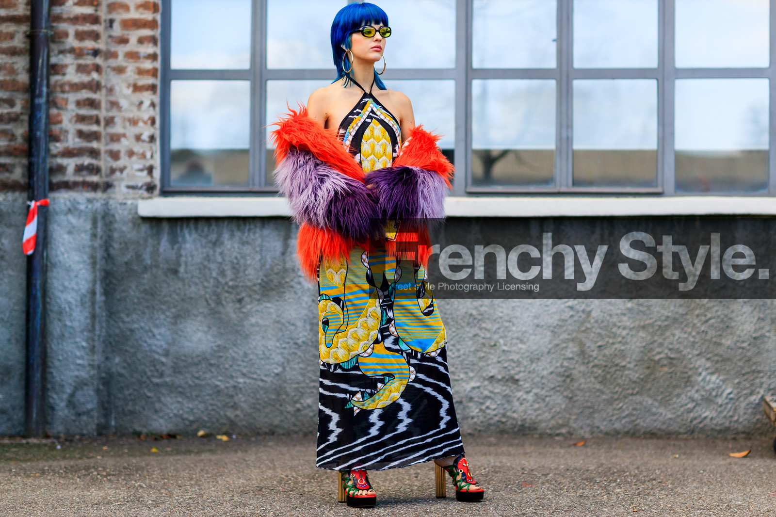 atmosphere details, AUTUMN WINTER 2017-2018, AW 17-18, blue hair, dyed hair, earrings, FALL WINTER 2017-2018, fashion week, frenchystyle, full length, FW, FW 17-18, graphic dress, high heels, horizontal, jonathan paciullo, leather shoes, MFW, MILAN, orange fur, printed dress, purple fur, sita abellan, street style, sunglasses
