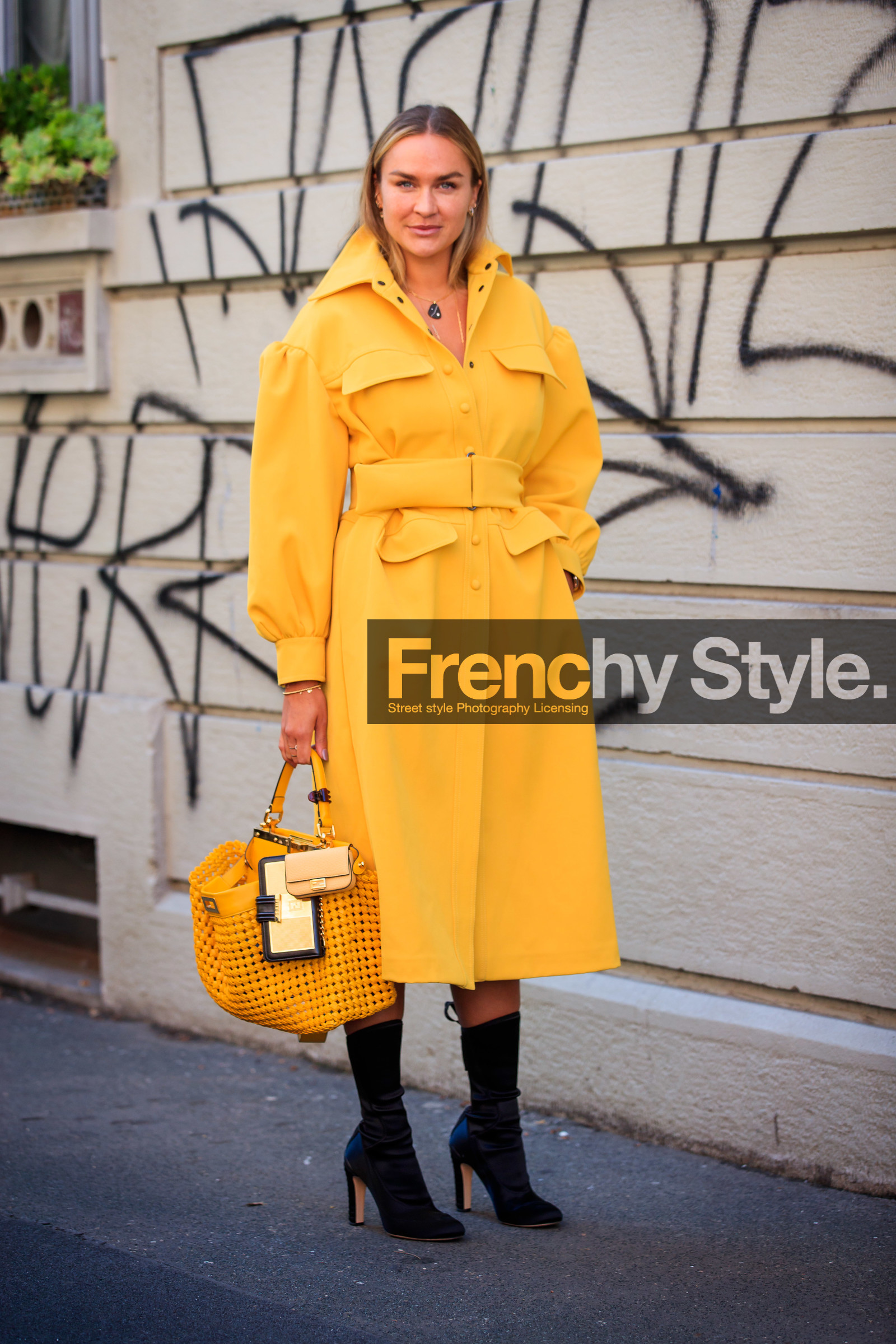 yellow dress, yellow jacket, jacket dress, long dress, belted dress, belted jacket, long sleeves dress, dress shirt, yellow bag, yellow leather bag, fendi bag, openwork bag, peekaboo bag, multi bag, hand bag, black boots, high boots, high heels boots, fendi boots, golden necklace, long necklace, stone necklace, fendi look, fendi dress, nina suess, fashion week, frenchystyle, FW, jonathan paciullo, street style, MFW, MILAN, SPRING SUMMER 2021, SS 21, vertical, full length