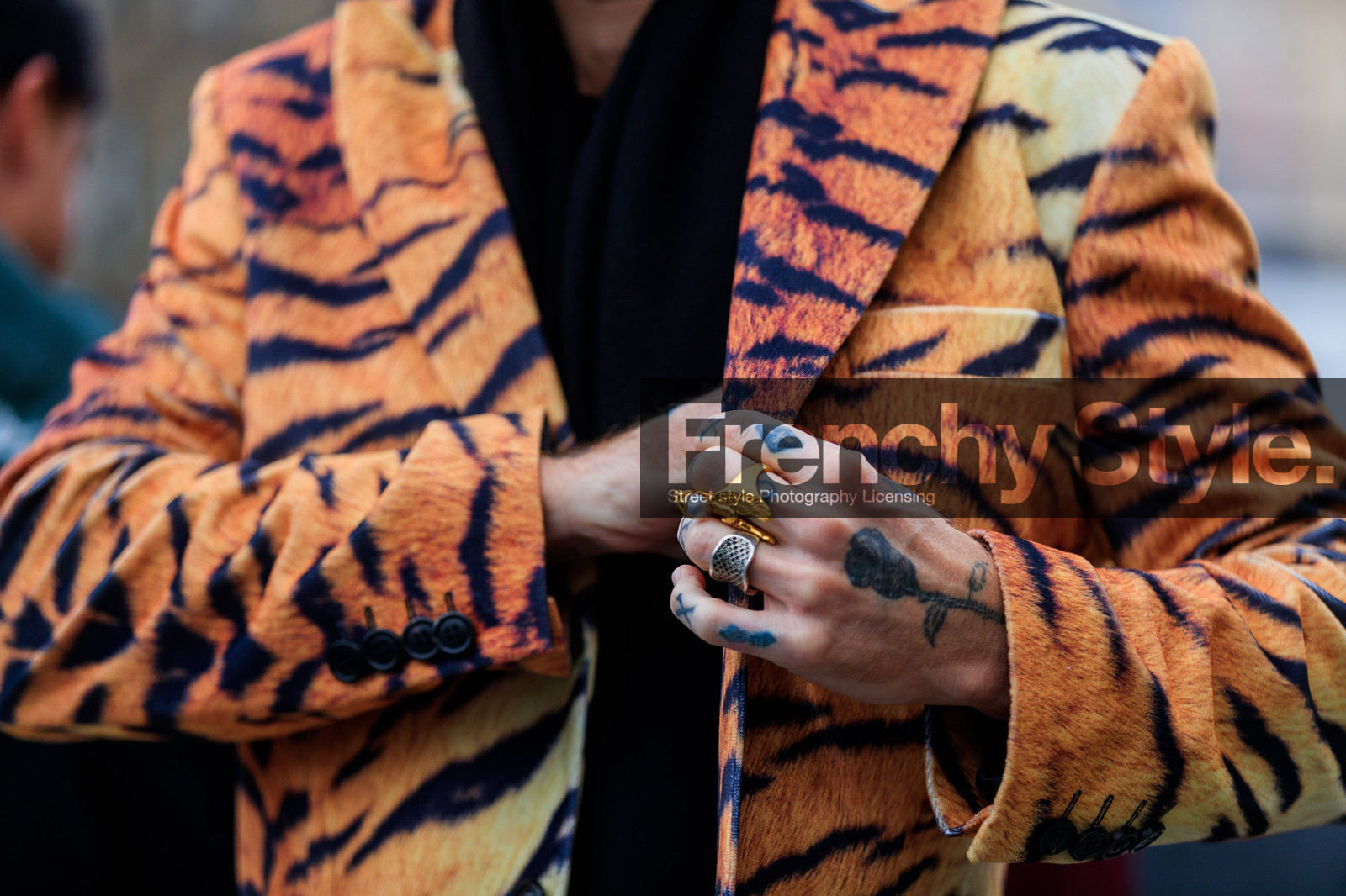 animal print, black sweater, graphic jacket, orange coat, printed jacket, rings, tattoos, zebra, street style, jonathan paciullo, FW, frenchystyle, fashion week, PFW, PARIS, AUTUMN WINTER 2018-2019, FALL WINTER 2018-2019, FW 18-19, horizontal, atmosphere details, justin o'shea