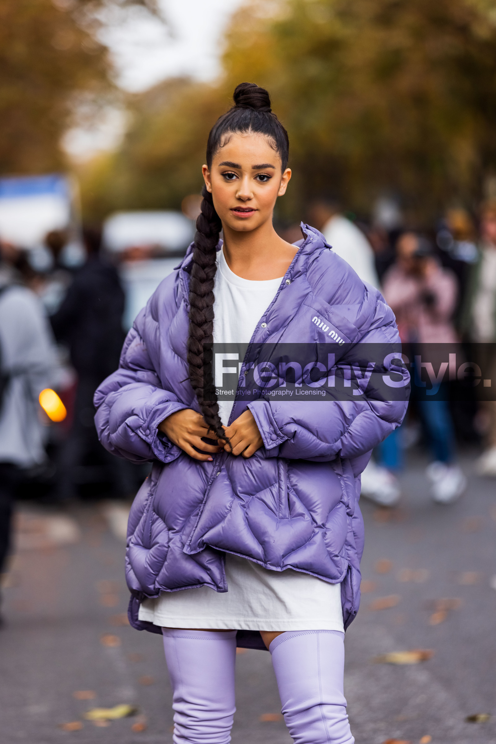 boots, coat, color, high boots, Lena Mahfouf, lila, lila boots, miu miu puffer, puffer, purple puffer, quilted coat, long t-shirt, white t-shirt, dress, white dress, short dress, fashion week, frenchystyle, FW, jonathan paciullo, street style, PFW, PARIS, SPRING SUMMER 2022, SS 22, vertical, atmosphere details
