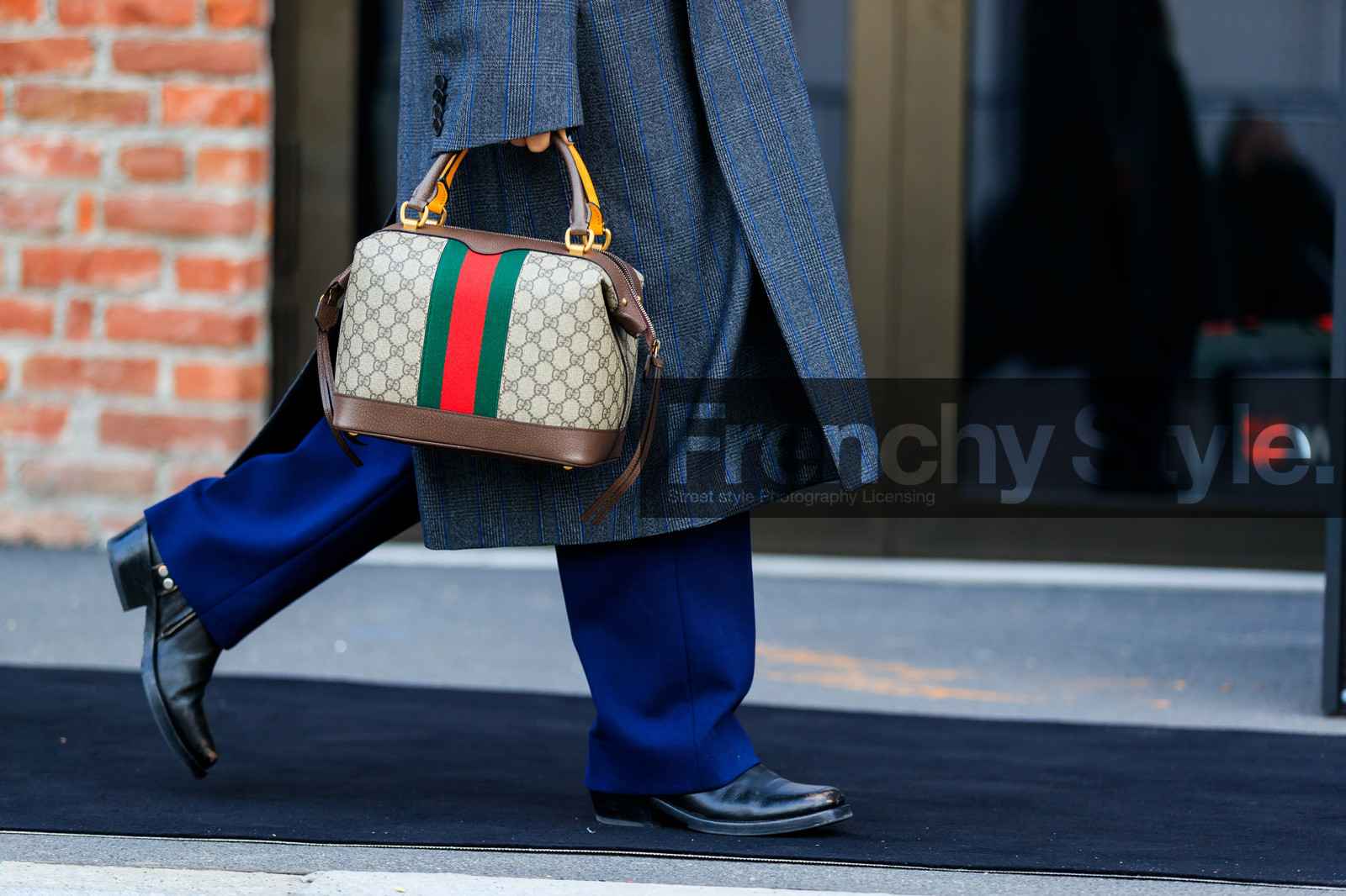 beige bag, black shoes, blue pants, graphic bag, grey jacket, gucci, leather bag, leather shoes, monogram, printed bag, trousers, fashion week, frenchystyle, FW, jonathan paciullo, street style, MFW, MILAN, AUTUMN WINTER 2018-2019, FALL WINTER 2018-2019, FW 18-19, horizontal, atmosphere details
