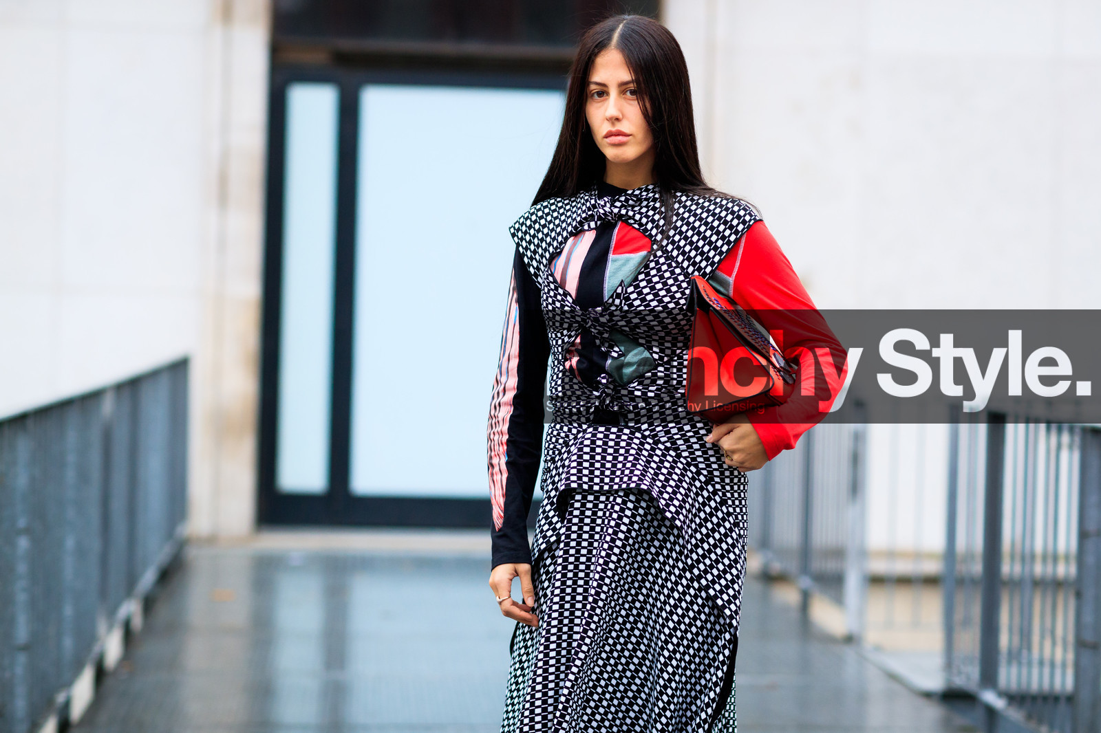 atmosphere details, AUTUMN WINTER 2017-2018, AW 17-18, black dress, detail, FALL WINTER 2017-2018, fashion week, frenchystyle, FW, FW 17-18, gilda ambrosio, graphic dress, horizontal, jonathan paciullo, leather bag, PARIS, PFW, printed bag, printed dress, red bag, red sweater, street style, striped bag
