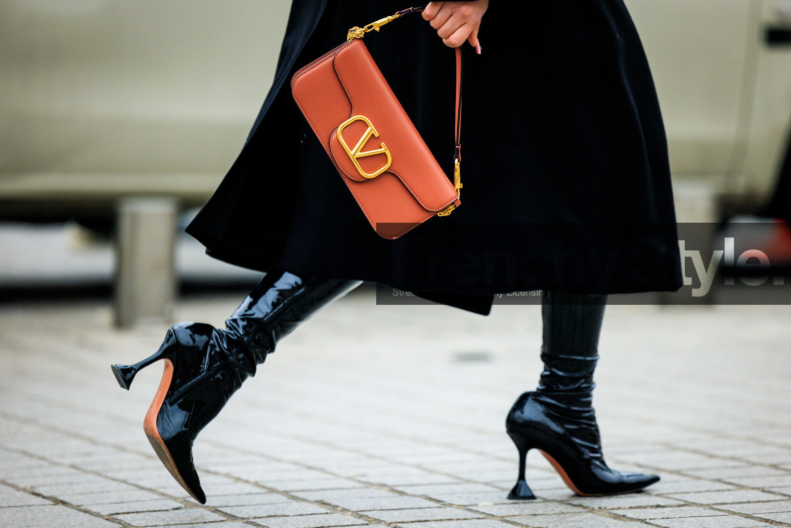 valentino, valentino bag, pencil bag, orange bag, details, black boots, heeled boots, pattent boots, pointy boots, black coat, close up, fashion week, frenchystyle, FW, jonathan paciullo, street style, PARIS, PFW, SPRING SUMMER 2022, SS 22, atmosphere details, detail, horizontal