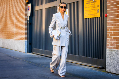 fendi blazer, ivory belted blazer, fendi pouch, white pouch, black sunglasses, ivory pants, flared pants, white sandals, short hair, nataly osmann, fashion week, frenchystyle, FW, jonathan paciullo, street style, MFW, MILAN, FALL WINTER 2022_2023, AUTUMN WINTER 2022-2023, FW 22-23, horizontal, atmosphere details, full length