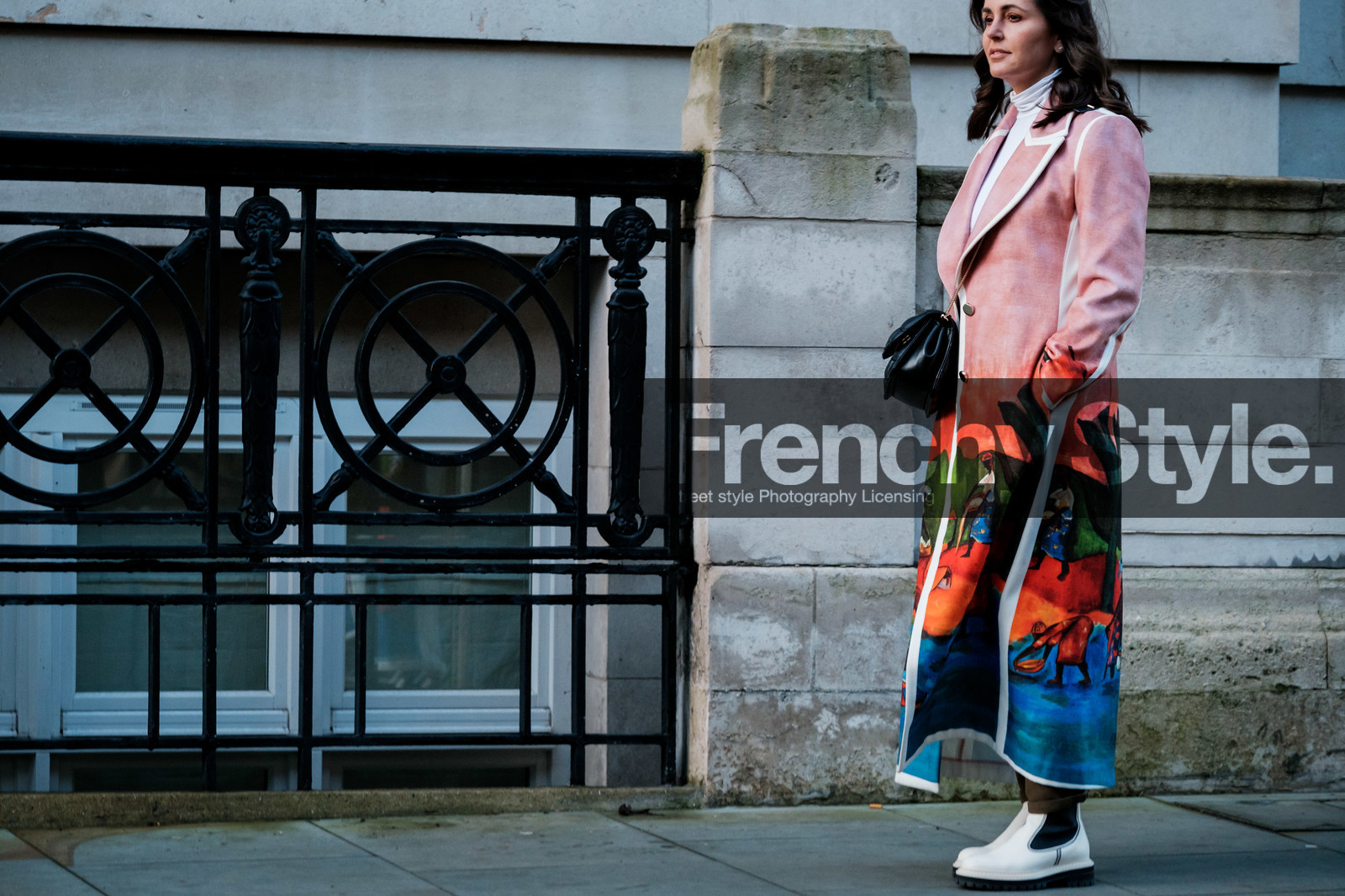 light pink coat, orange coat, green coat, blue coat, printed coat, multicolor coat, white leather boots, chelsea boots, flat boots, fashion week, frenchystyle, FW, jonathan paciullo, street style, LFW, LONDON, AUTUMN WINTER 2020-2021, FALL WINTER 2020-2021, FW 20-21, horizontal, atmosphere details, detail