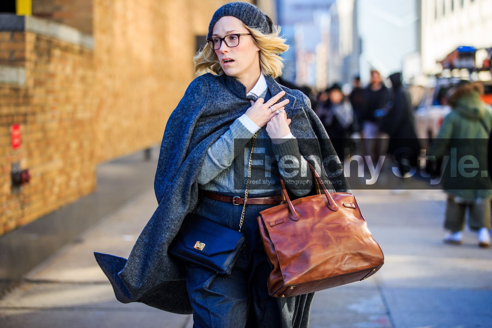 atmosphere details, AUTUMN WINTER 2016-2017, AW 16-17, black bag, brown bag, brown belt, detail, fashion week, frenchystyle, FW, FW 16-17, grey beanie, grey coat, grey pants, grey sweater, hermès, horizontal, jonathan paciullo, leather bag, leather belt, NEW YORK, NYFW, street style, trousers, woman