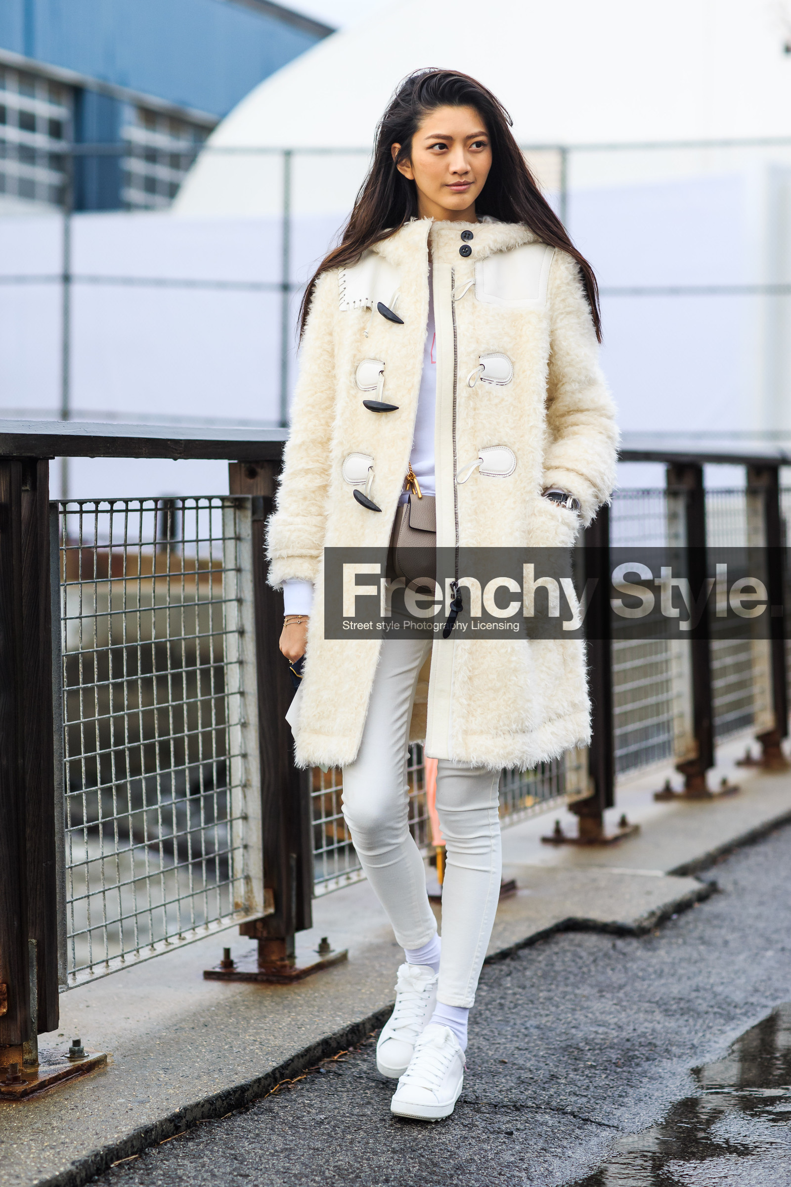 AUTUMN WINTER 2016-2017, AW 16-17, beige bag, caban, chloe, denim pants, fashion week, frenchystyle, full length, fur coat, fur jacket, FW, FW 16-17, jeans, jonathan paciullo, leather bag, leather sneakers, long hair, NEW YORK, NYFW, street style, total look, trousers, vertical, white coat, white denim, white fur, white jacket, white pants, white sneakers, woman