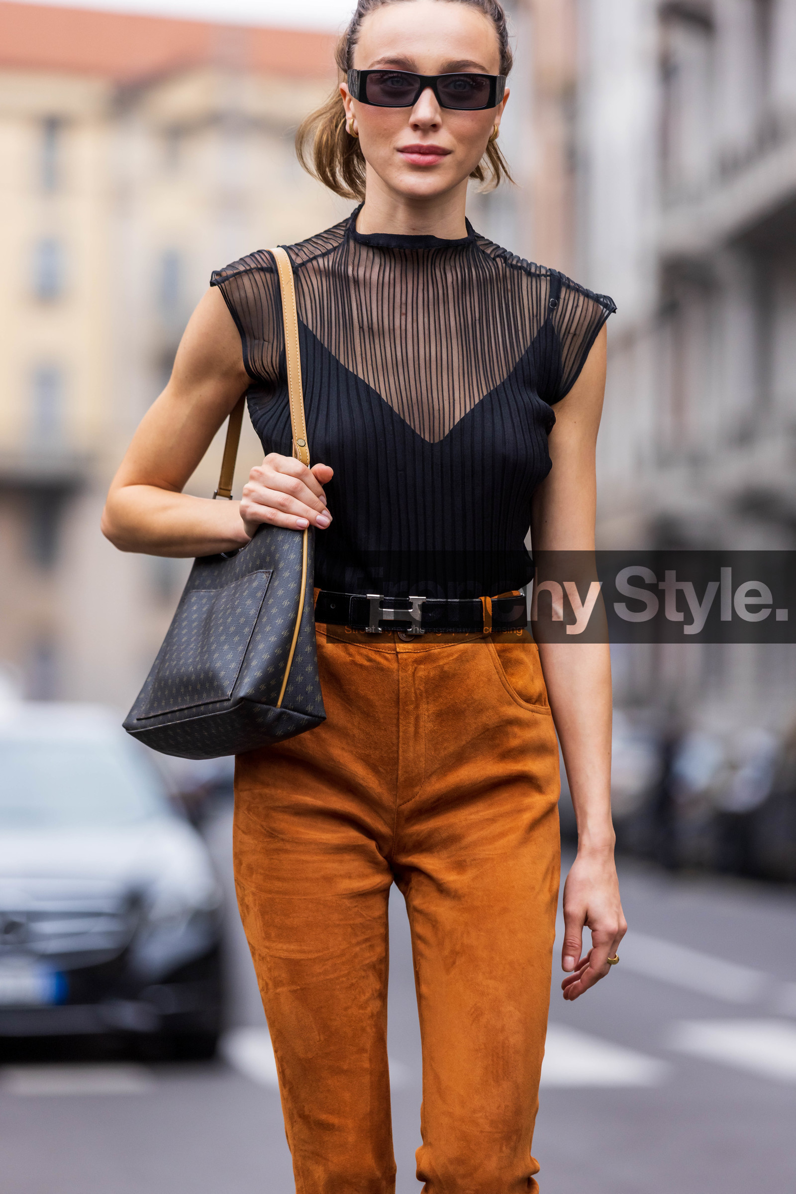 bag, belt, black belt, brown bag, camel pants, hermes belt, leather bag, Mary Leest, plateform, print, printed bag, square sunglasses, suede pants, sunglasses, top, transparent, fashion week, frenchystyle, FW, jonathan paciullo, street style, SPRING SUMMER 2022, SS 22, MFW, MILAN, vertical, atmosphere details