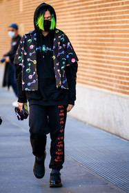 punk style, punk look, printed shirt, multicolor shirt, black hoodie, printed hoodie, dyed green hair, black jogging pants, black shoes, mini handbag, heart bag, black mini bag, emo style, fashion week, frenchystyle, FW, jonathan paciullo, street style, MFW, MILAN, FALL WINTER 2022_2023, AUTUMN WINTER 2022-2023, FW 22-23, vertical, full length
