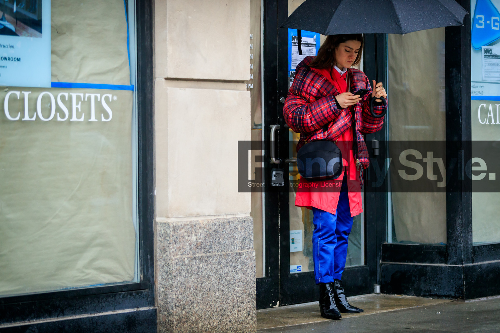 black bag, black shoes, blue pants, checked, checked jacket, down jacket, graphic jacket, high heels, leather bag, leather shoes, plaid, printed jacket, red jacket, tartan, trousers, umbrella, street style, jonathan paciullo, FW, frenchystyle, fashion week, NYFW, NEW YORK, AUTUMN WINTER 2018-2019, AW 18-19, FALL WINTER 2018-2019, FW 18-19, atmosphere details, horizontal, full length