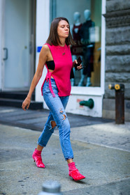black bra, blue denim, denim pants, fashion week, frenchystyle, full length, FW, jeans, jonathan paciullo, leather shoes, NEW YORK, NYFW, pink shoes, pink top, ripped pants, SPRING SUMMER 2018, SS 18, street style, trousers, vertical