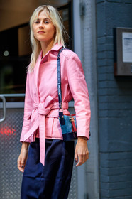 atmosphere details, blue bag, chanel, detail, fashion week, frenchystyle, FW, jonathan paciullo, leather bag, linda tol, navy skirt, NEW YORK, NYFW, pink jacket, SPRING SUMMER 2018, SS 18, street style, suede bag, vertical