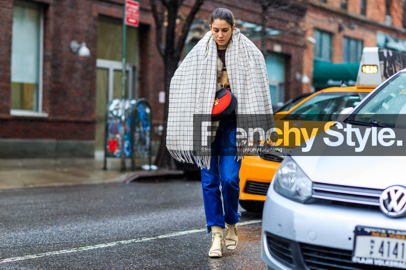 atmosphere details, AUTUMN WINTER 2016-2017, AW 16-17, beige boots, blue denim, checked scarf, chloe, denim pants, fashion week, frenchystyle, full length, FW, FW 16-17, golden boots, golden details, horizontal, jeans, jonathan paciullo, leather bag, leather shoes, NEW YORK, NYFW, oversize, plaid, red bag, street style, trousers, white scarf, woman