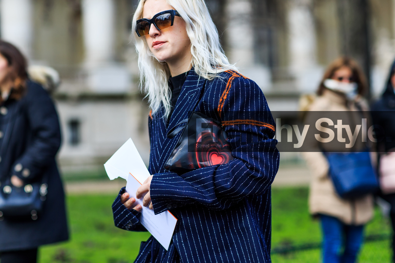 atmosphere details, AUTUMN WINTER 2016-2017, AW 16-17, black clutch, blazer, blue jacket, detail, FALL WINTER 2016-2017, fashion week, frenchystyle, fun sunglasses, FW, FW 16-17, graphic jacket, horizontal, jonathan paciullo, leather clutch, PARIS, PFW, printed clutch, street style, striped jacket, sunglasses