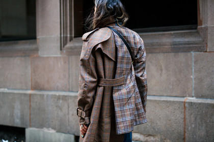checked trench coat, brown trench coat, asymetrical jacket, asymetrical trenchcoat, plaid trenchcoat, back details, beige trench coat, fashion week, frenchystyle, FW, jonathan paciullo, street style, AUTUMN WINTER 2020-2021, FALL WINTER 2020-2021, FW 20-21, horizontal, atmosphere details, detail, NYFW, NEW YORK