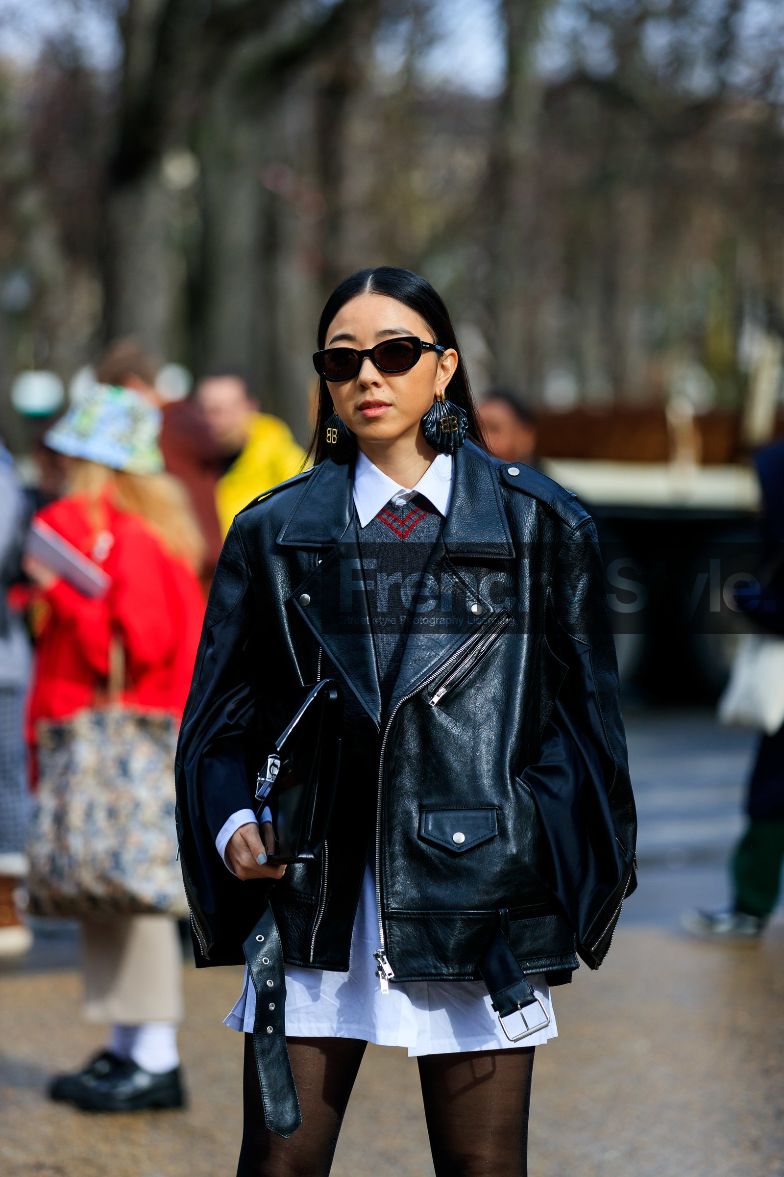 yuyu zhangzou, balenciaga earrings, big earrings, shell earrings, dangling earrings, black sunglasses, saint laurent sunglasses, white shirt, dress shirt, grey pullover, black leather perfecto, black leather cape, margiela look, margiela jacket, margiela pullover, margiela perfecto, black tights, fashion week, frenchystyle, FW, jonathan paciullo, street style, PFW, PARIS, AUTUMN WINTER 2020-2021, FALL WINTER 2020-2021, FW 20-21, vertical, atmosphere details, detail
