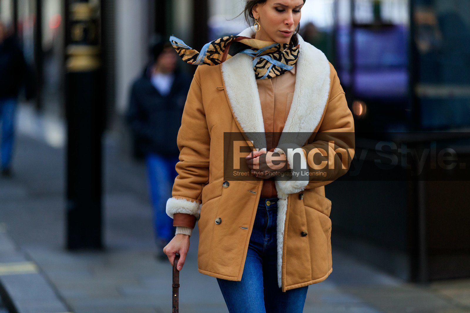 camel suede coat, beige leather shirt, tie and dye shirt, fur coat, blue jeans, golden earrings, round shape earrings, dangling earrings, printed scarf, light beige scarf, light blue scarf, multicolor scarf, fashion week, frenchystyle, FW, jonathan paciullo, street style, LFW, LONDON, AUTUMN WINTER 2020-2021, FALL WINTER 2020-2021, FW 20-21, horizontal, atmosphere details, detail