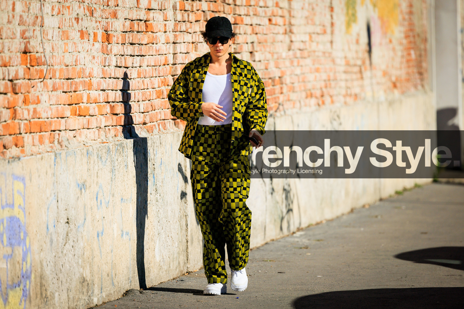 black cap: white tank top, print suit, checkered suit, black and yelllow suit, printed jacket, printed pants, white sneakers, fashion week, frenchystyle, FW, jonathan paciullo, street style, atmosphere details, horizontal, full length
