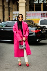 pink coat, black top, prada bag, studs bag, white trousers, pink heels, street style, jonathan paciullo, FW, frenchystyle, fashion week, AUTUMN WINTER 2022-2023, FALL WINTER 2022_2023, FW 22-23, PFW, PARIS, full length, vertical