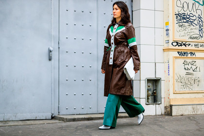 brown dress, graphic dress, green pants, high heels, leather bag, leather dress, leather shoes, printed dress, trousers, white bag, white boots, fashion week, frenchystyle, FW, jonathan paciullo, street style, PFW, PARIS, AUTUMN WINTER 2018-2019, FALL WINTER 2018-2019, FW 18-19, horizontal, atmosphere details, full length, deborah reyner sebag