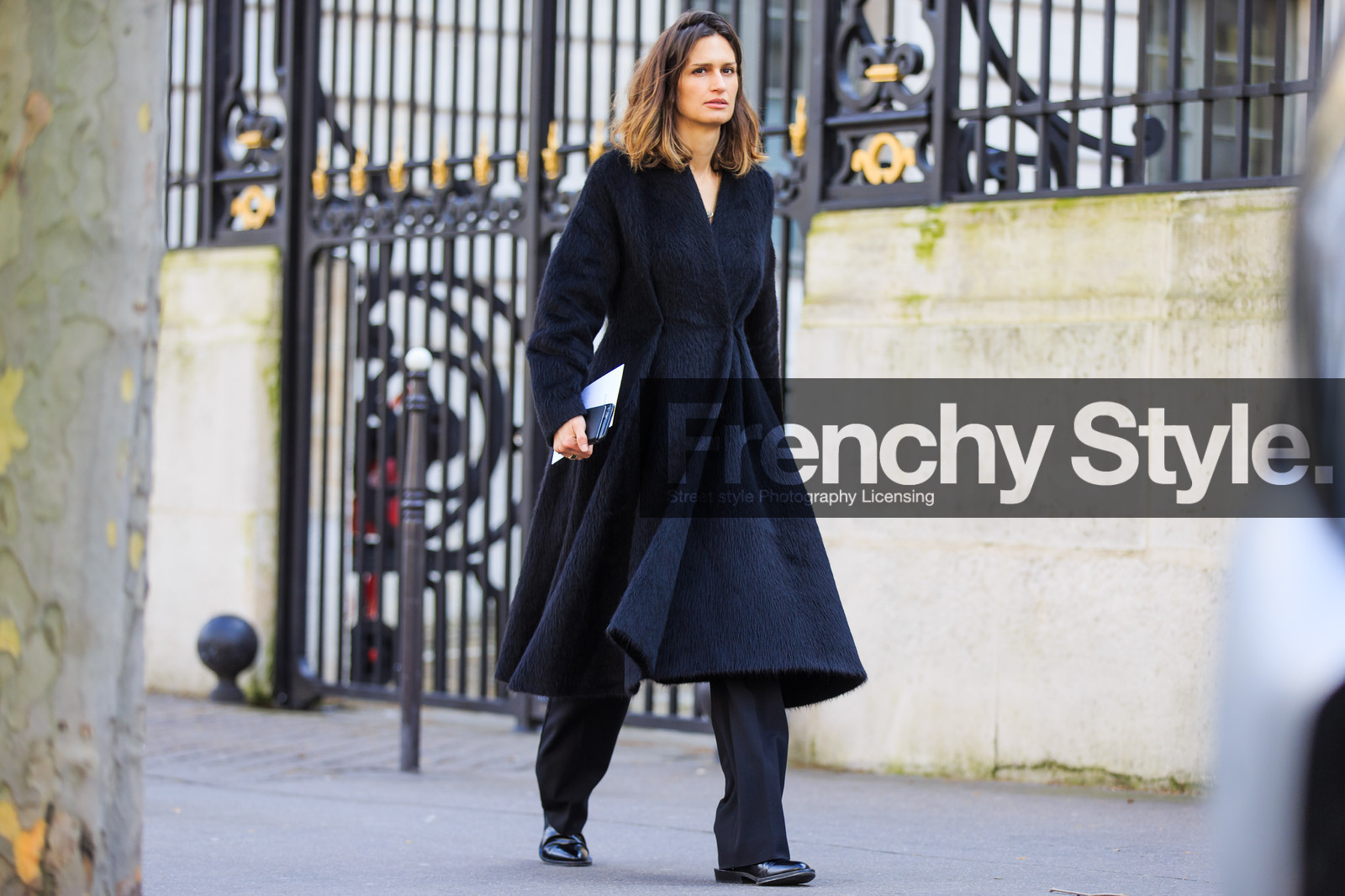 atmosphere details, AUTUMN WINTER 2016-2017, AW 16-17, black coat, black fur, black loafers, black pants, FALL WINTER 2016-2017, fashion week, frenchystyle, full length, fur coat, FW, FW 16-17, horizontal, isabelle kountoure, jonathan paciullo, leather shoes, PARIS, PFW, street style, trousers