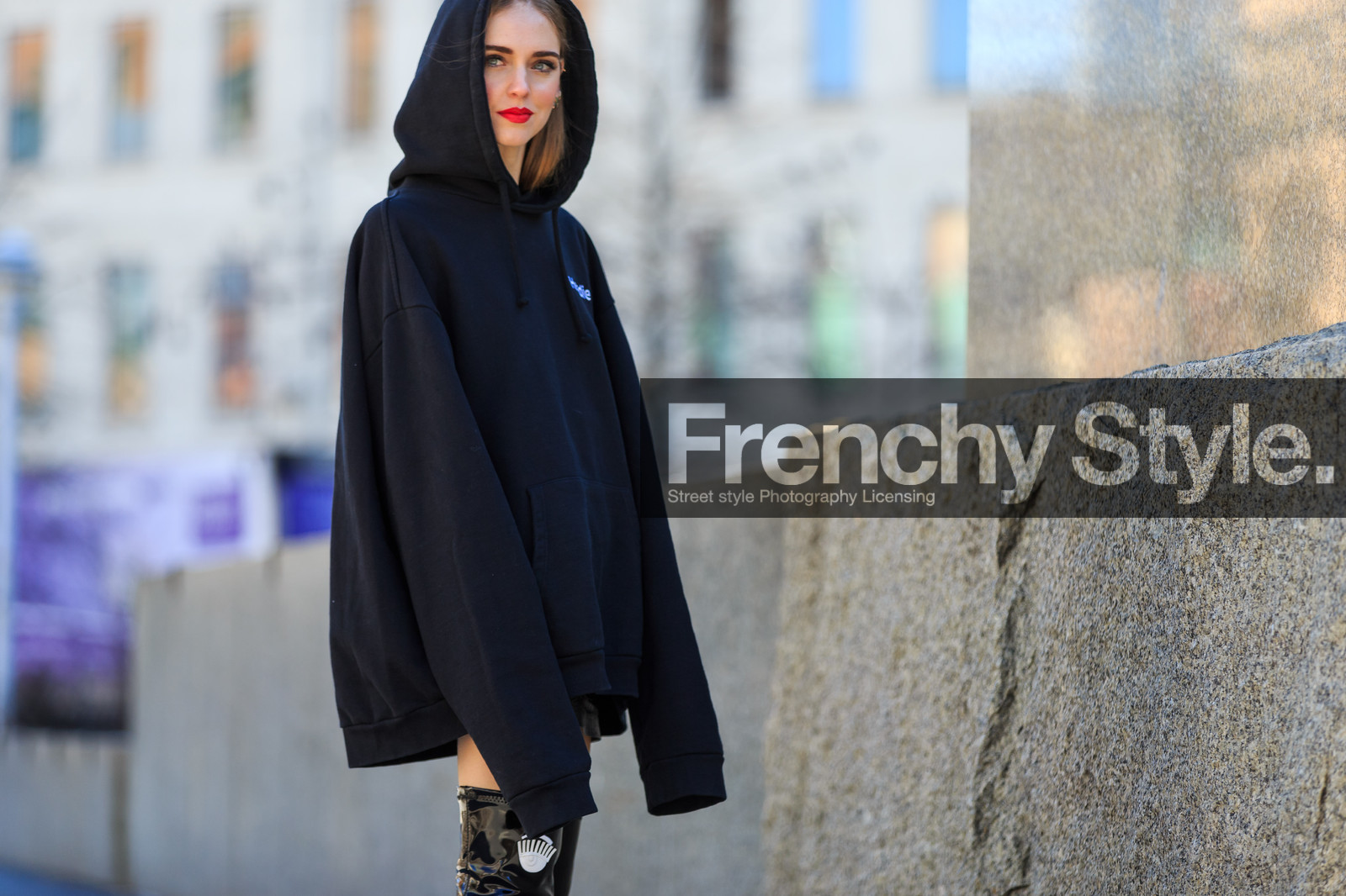 atmosphere details, AUTUMN WINTER 2016-2017, AW 16-17, black boots, black sweater, chiara ferragni, christian dior, detail, fashion week, frenchystyle, FW, FW 16-17, high boots, hood, hoodie, horizontal, jonathan paciullo, leather boots, message, NEW YORK, NYFW, red lips, street style, varnished leather shoes, vêtements, woman