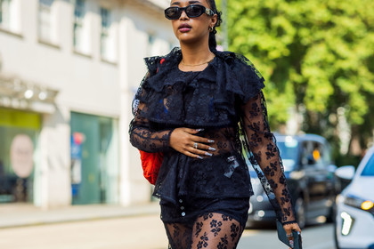 Rimon, sunglasses, flared top, midi skirt, black, earrings, ring, fashion week, frenchystyle, FW, jonathan paciullo, street style, SPRING SUMMER 2022, SS 22, LFW, LONDON, horizontal, atmosphere details, detail