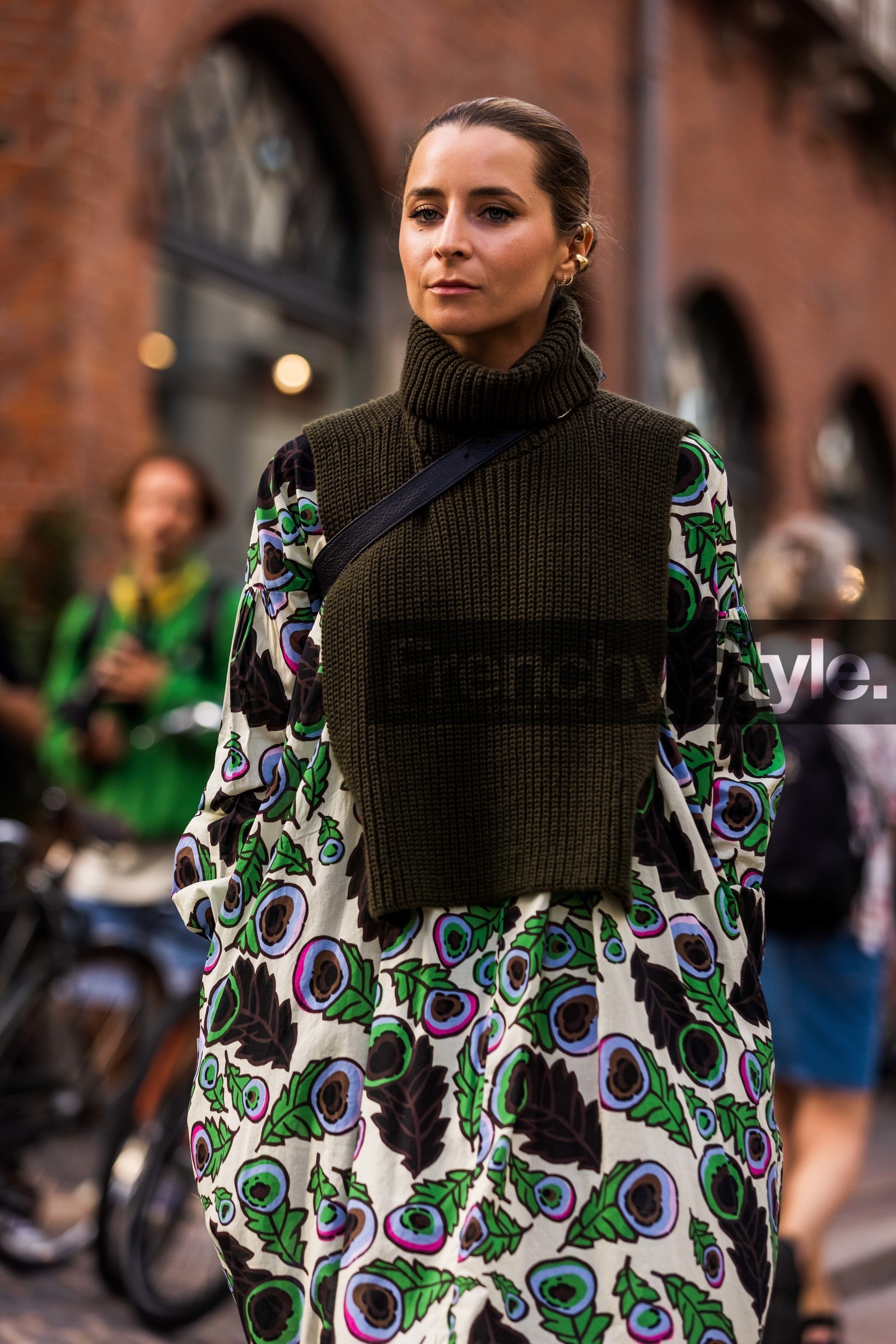 collar, color, dress, earcuff, earrings, floral print, flower, flower print, gold earrings, khaki turtleneck, knit, multicolor, print, printed dress, sleveless turtleneck, turtleneck, wool collar, julia comil, fashion week, frenchystyle, FW, jonathan paciullo, street style, SPRING SUMMER 2022, SS 22, COPENHAGEN, CPHFW, vertical, atmosphere details