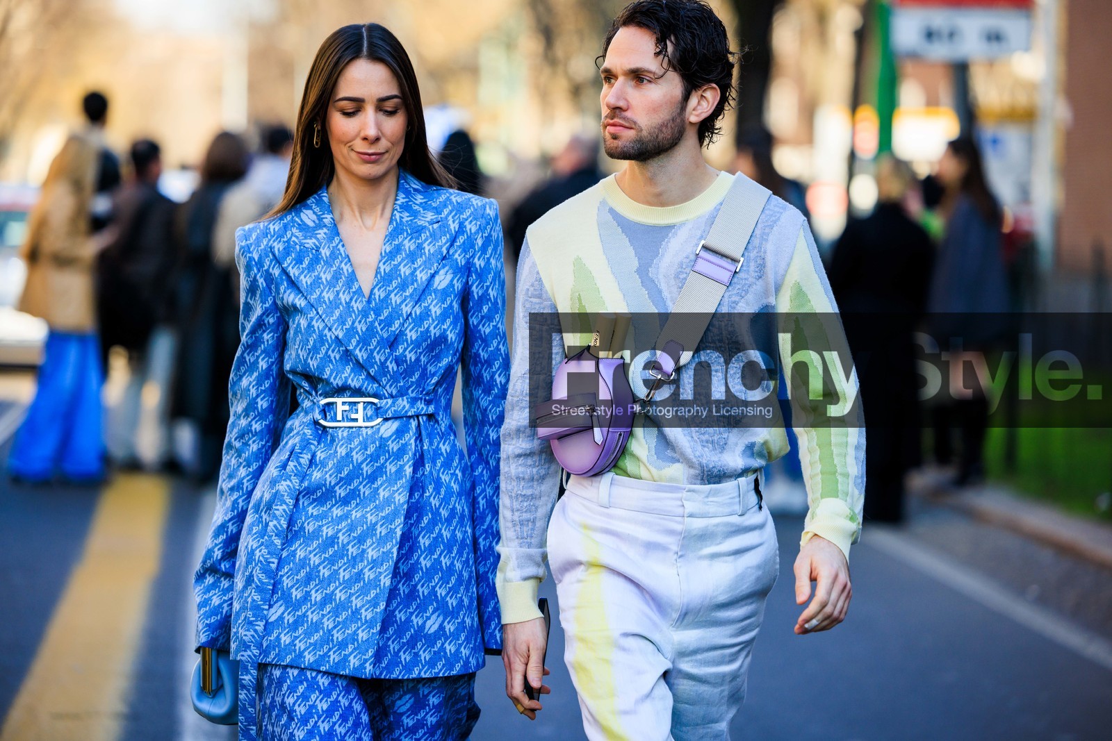 fendi, crossbody bag, purple crossbody bag, blue suit, printed suit, blue fendi suit, blue blazer, printed blazer, fendi belt, knitted multicolor jumper, multicolor pants, fendi pouch, blue pouch, close up, JS roques, alice barbier, alice & j.s, fashion week, frenchystyle, FW, jonathan paciullo, street style, MFW, MILAN, FALL WINTER 2022_2023, AUTUMN WINTER 2022-2023, FW 22-23, horizontal, atmosphere details